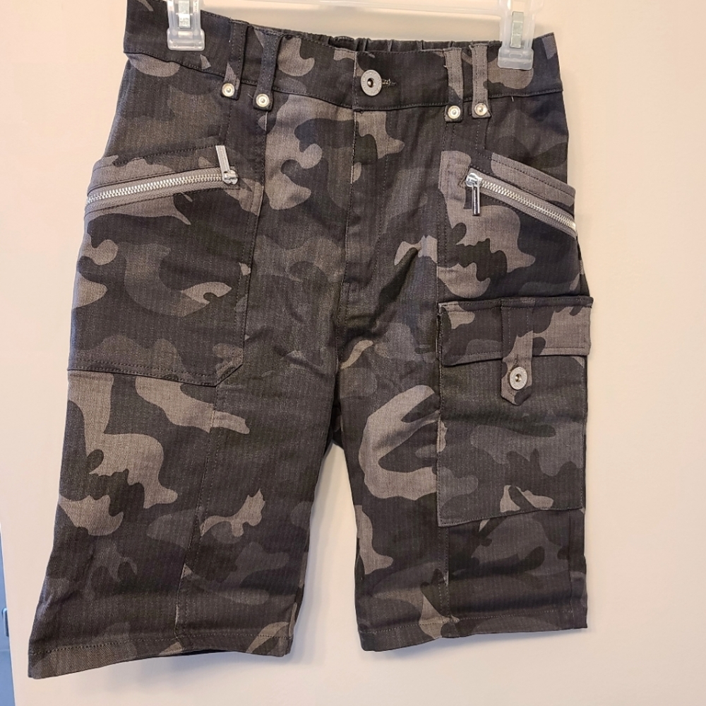 New! Maniere de voir camo shorts
